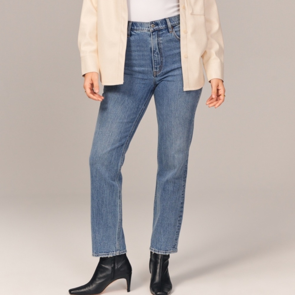 Abercrombie Curve Love Ultra high-rise Ankle straight jeans